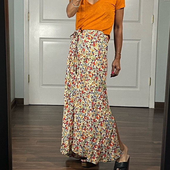T Tahari Dresses & Skirts - Tahari Floral viscose maxi dress